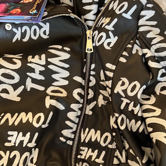 GIRL DISNEY DESCENDANT 3 MOTO JACKET black zipper sz M 54.00 MSRP D SIGNED - Picture 5 of 10